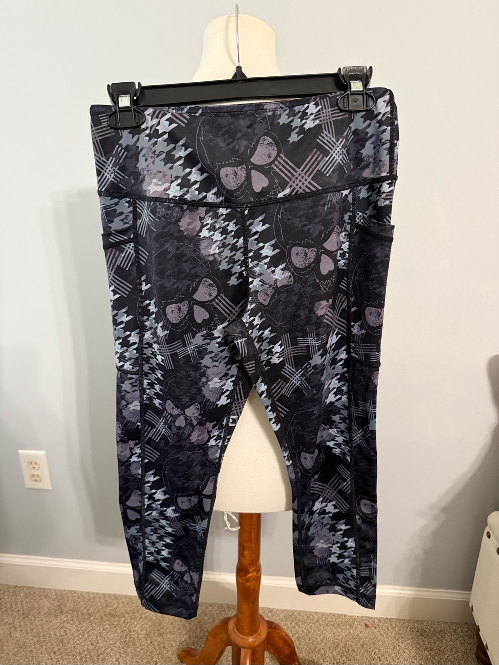 Constantly Varied Gear Black & Gray Skull-Print Performance Leggings
